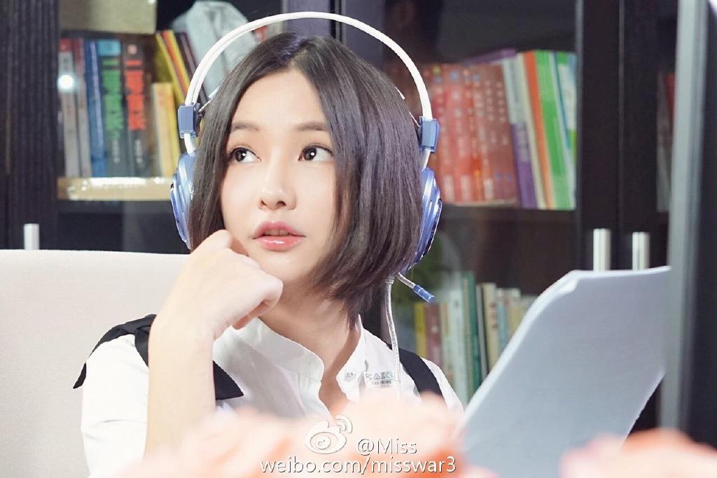 lol miss教师节制服自拍,lolmiss最新卖萌自拍